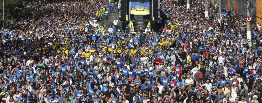 Marcha para Jesus reúne milhões em SP com mais de 20 mil caravanas de todo o país